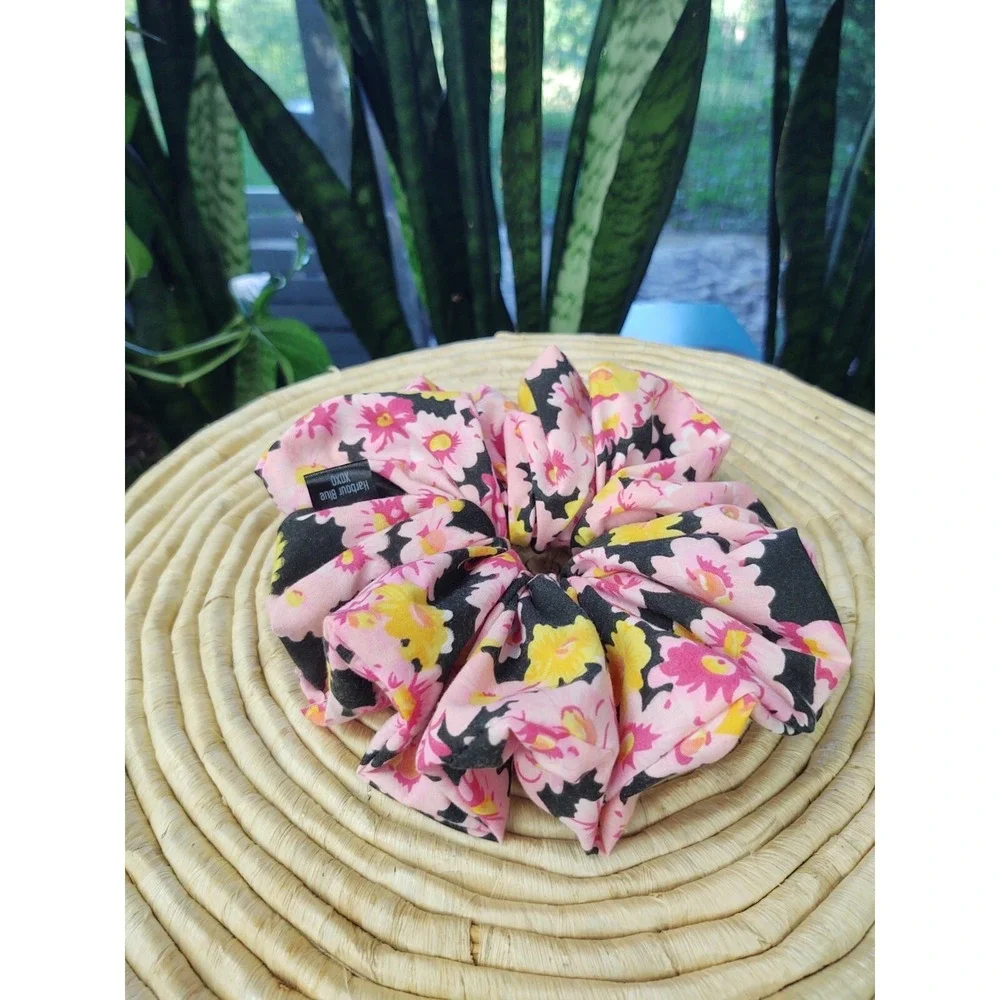 Pink Daffodil Floral Cotton XXL Scrunchie 7